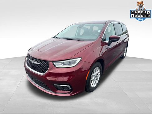 Used 2023 Chrysler Pacifica Touring-L FWD image 7