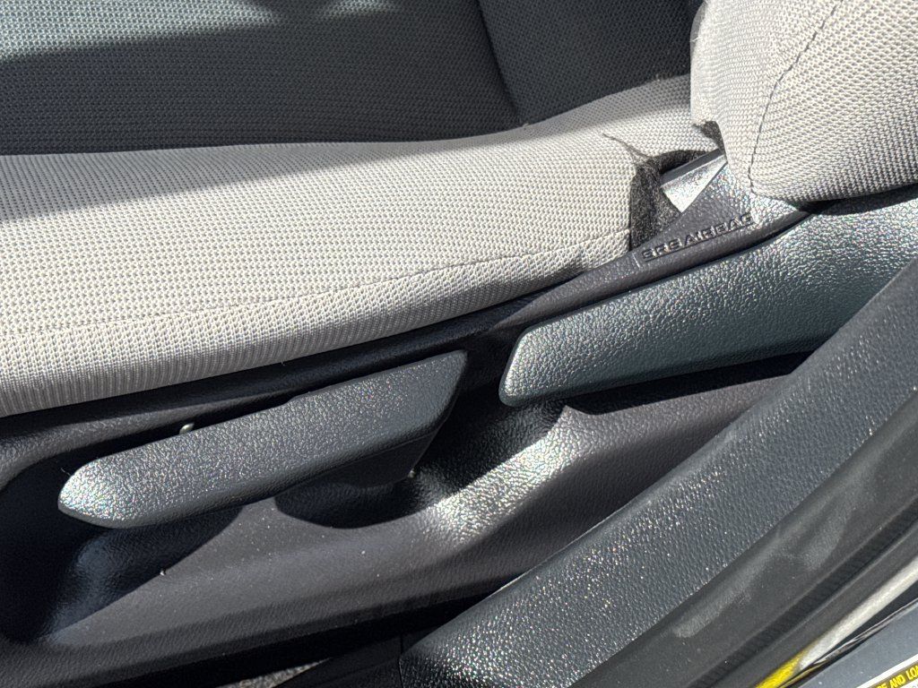 Used 2025 Toyota Corolla LE AWD/4WD image 49