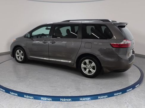 Used 2016 Toyota Sienna LE w/ Protection Package FWD image 8