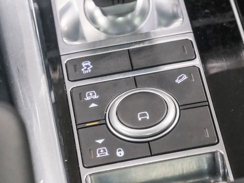 Used 2018 Land Rover Range Rover Sport HSE AWD/4WD image 18