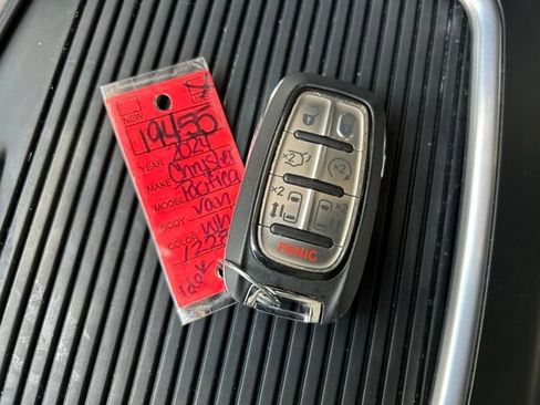 Used 2024 Chrysler Pacifica Touring-L FWD image 60
