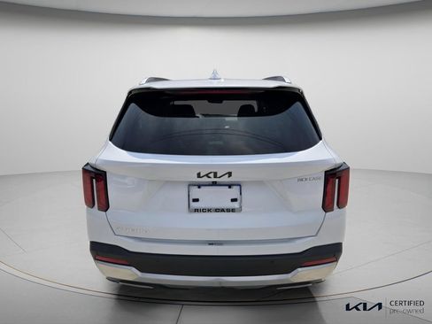 Certified 2024 Kia Sorento EX w/ Panoramic Sunroof Package FWD image 6