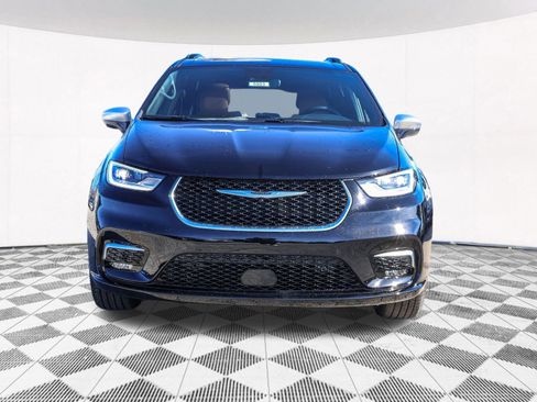 New 2026 Chrysler Pacifica Pinnacle w/ Trailer Tow Group AWD/4WD image 11