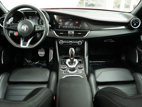 Used 2023 Alfa Romeo Giulia Estrema image 25