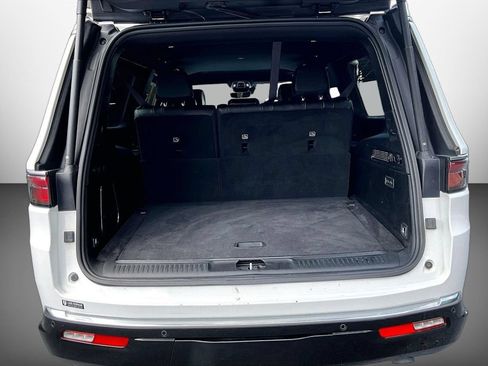 Certified 2024 Jeep Wagoneer L Series II w/ Flexible Seating Group RWD image 25