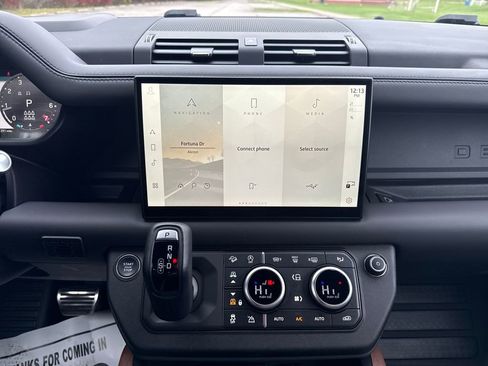 Used 2024 Land Rover Defender 130 X image 25