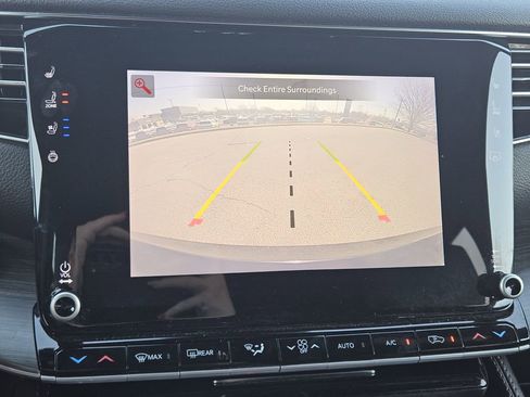 Used 2023 Jeep Wagoneer L Series III w/ Preferred Equipment Group image 15