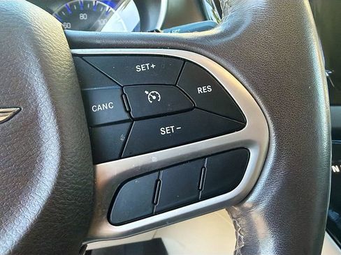 Used 2018 Chrysler Pacifica Touring-L Plus FWD image 37