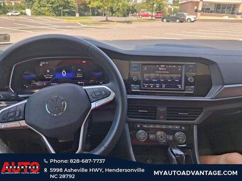 Used 2023 Volkswagen Jetta SE FWD image 9