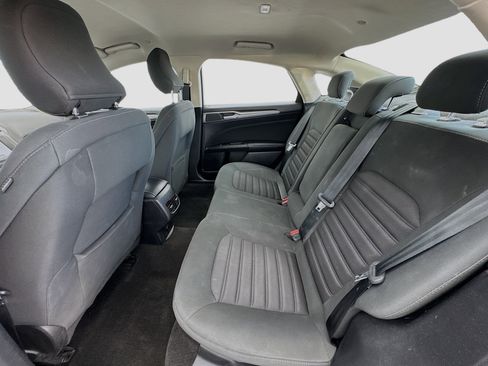 Used 2019 Ford Fusion SE image 15