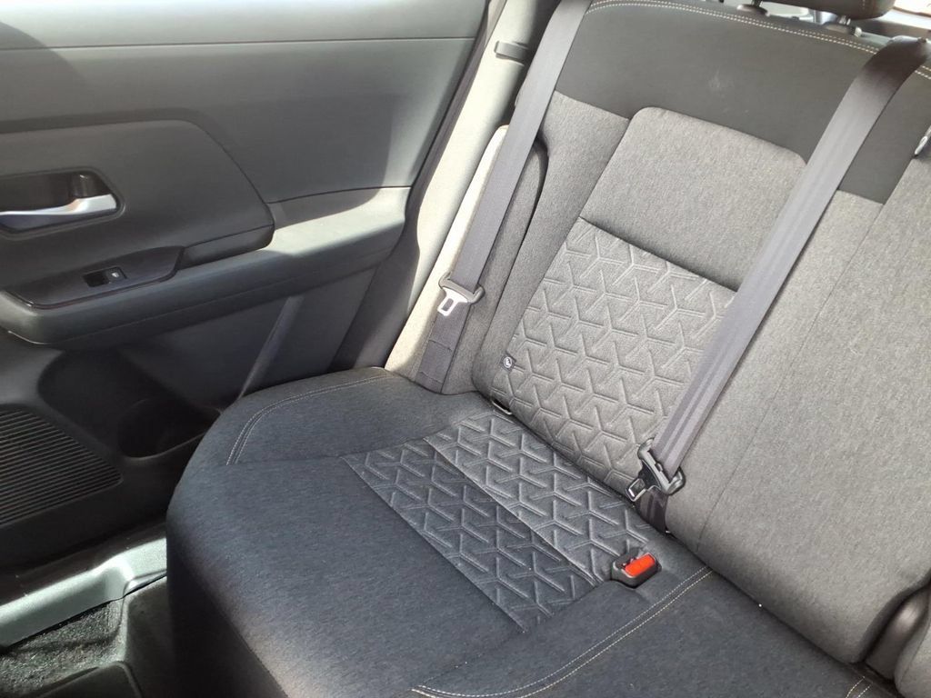 Used 2026 Nissan Kicks SV FWD image 16