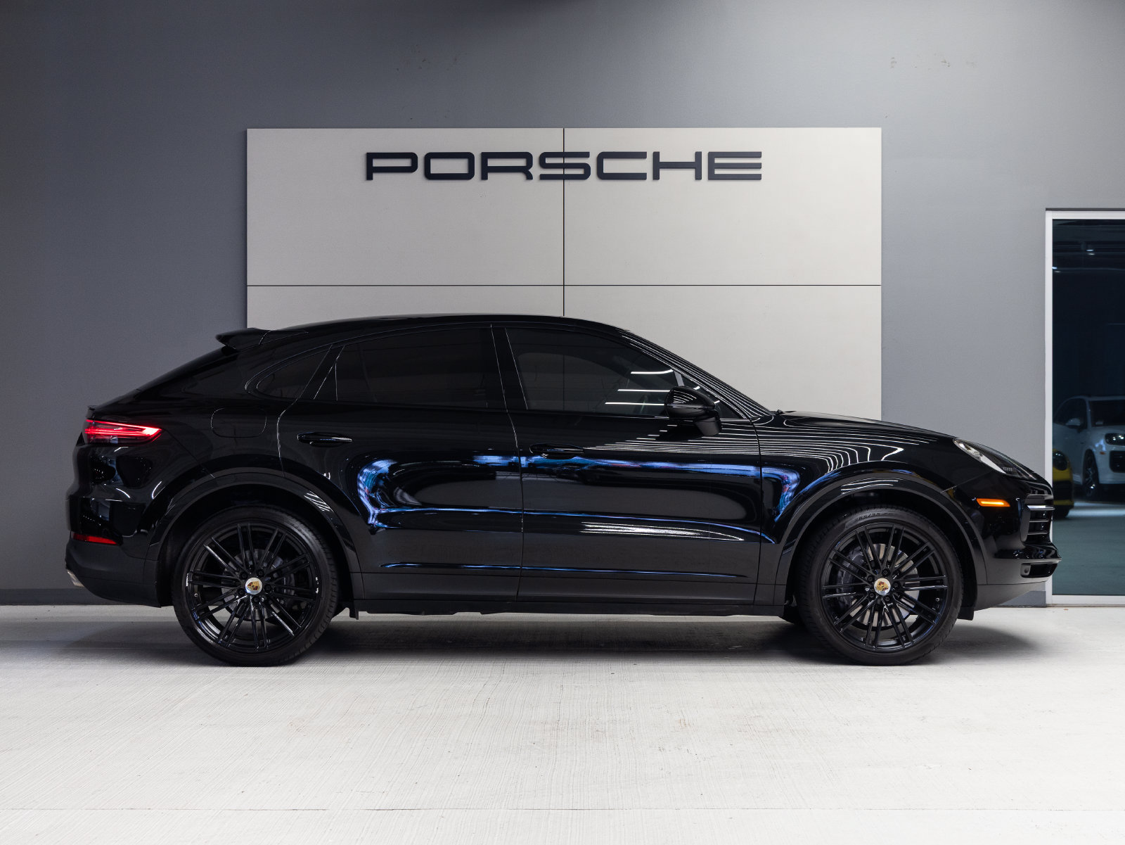Certified 2023 Porsche Cayenne Coupe AWD/4WD image 8