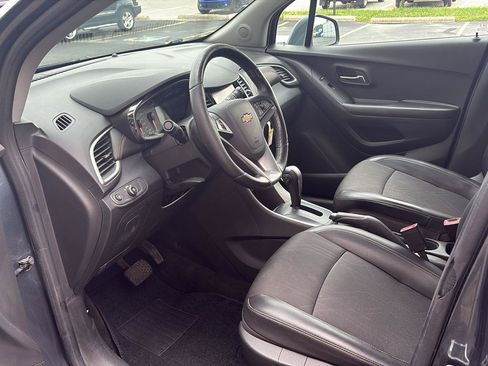 Used 2022 Chevrolet Trax LT w/ Driver Confidence Package AWD/4WD image 5
