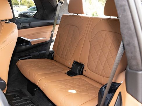 Used 2025 BMW X7 xDrive40i w/ M Sport Package AWD/4WD image 50