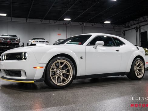 Used 2023 Dodge Challenger R/T Scat Pack RWD image 1