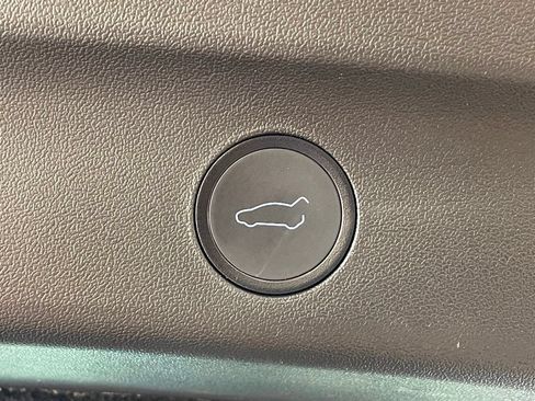Used 2021 Tesla Model Y Long Range AWD/4WD image 18