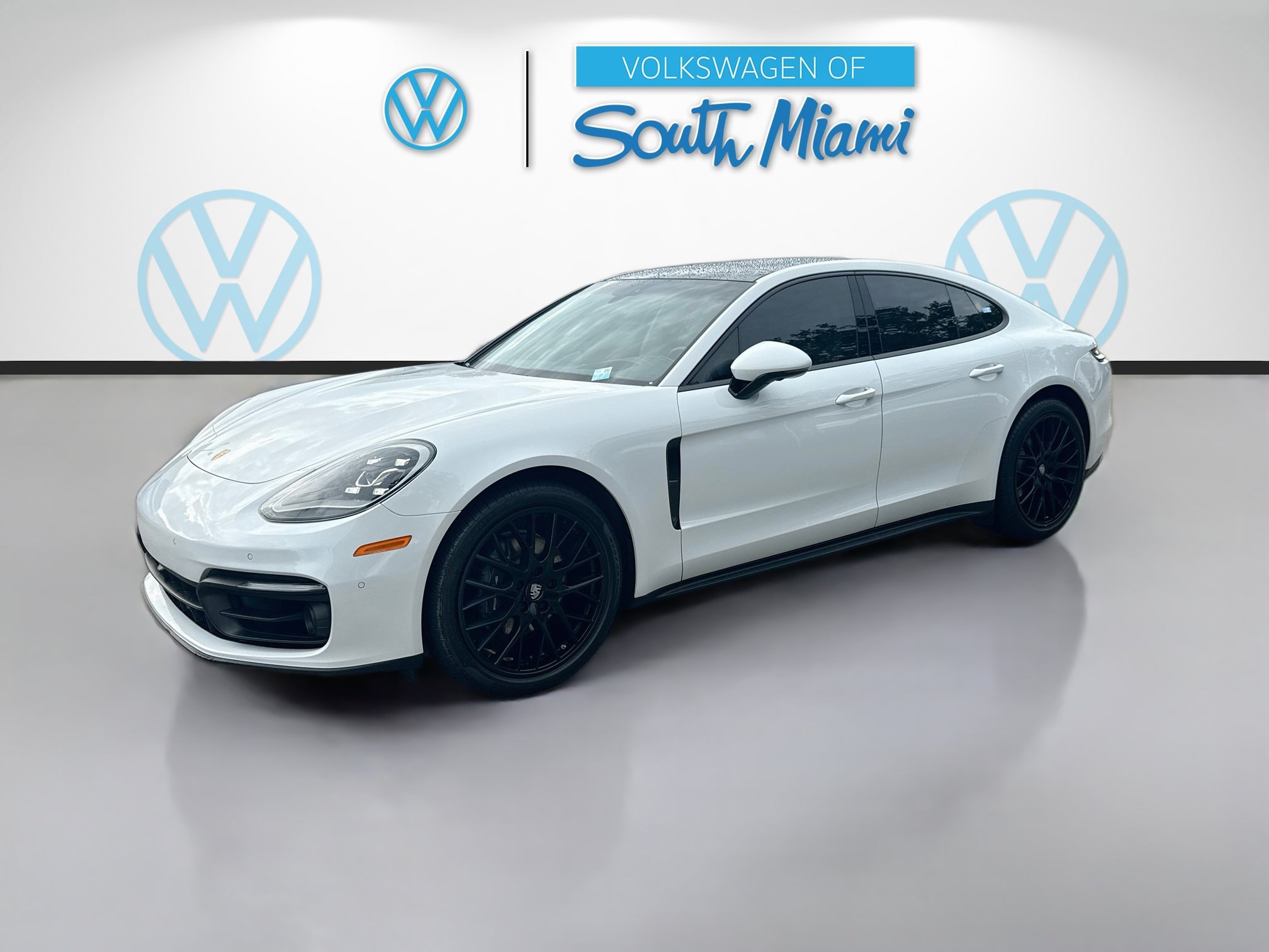 Used 2023 Porsche Panamera w/ Premium Package RWD image 3