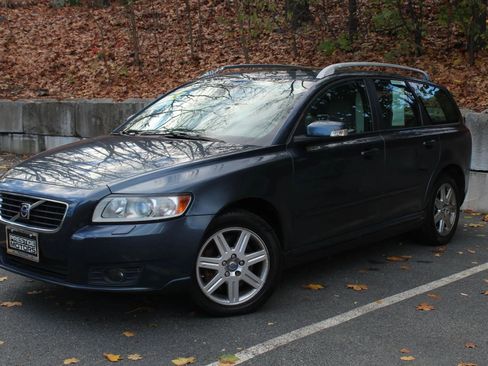 Used 2008 Volvo V50 T5 AWD/4WD image 2