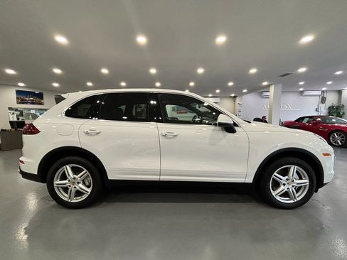 Used 2017 Porsche Cayenne S w/ Premium Package AWD/4WD image 8