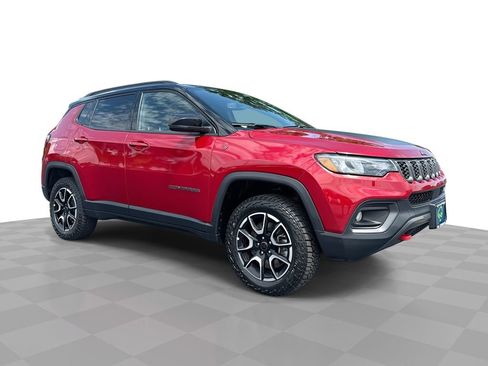 Used 2025 Jeep Compass Trailhawk AWD/4WD image 1