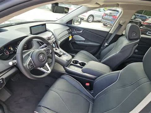 Used 2025 Acura RDX SH-AWD w/ Advance Package image 3