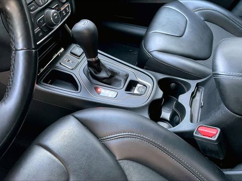 Used 2021 Jeep Cherokee Latitude Plus image 15