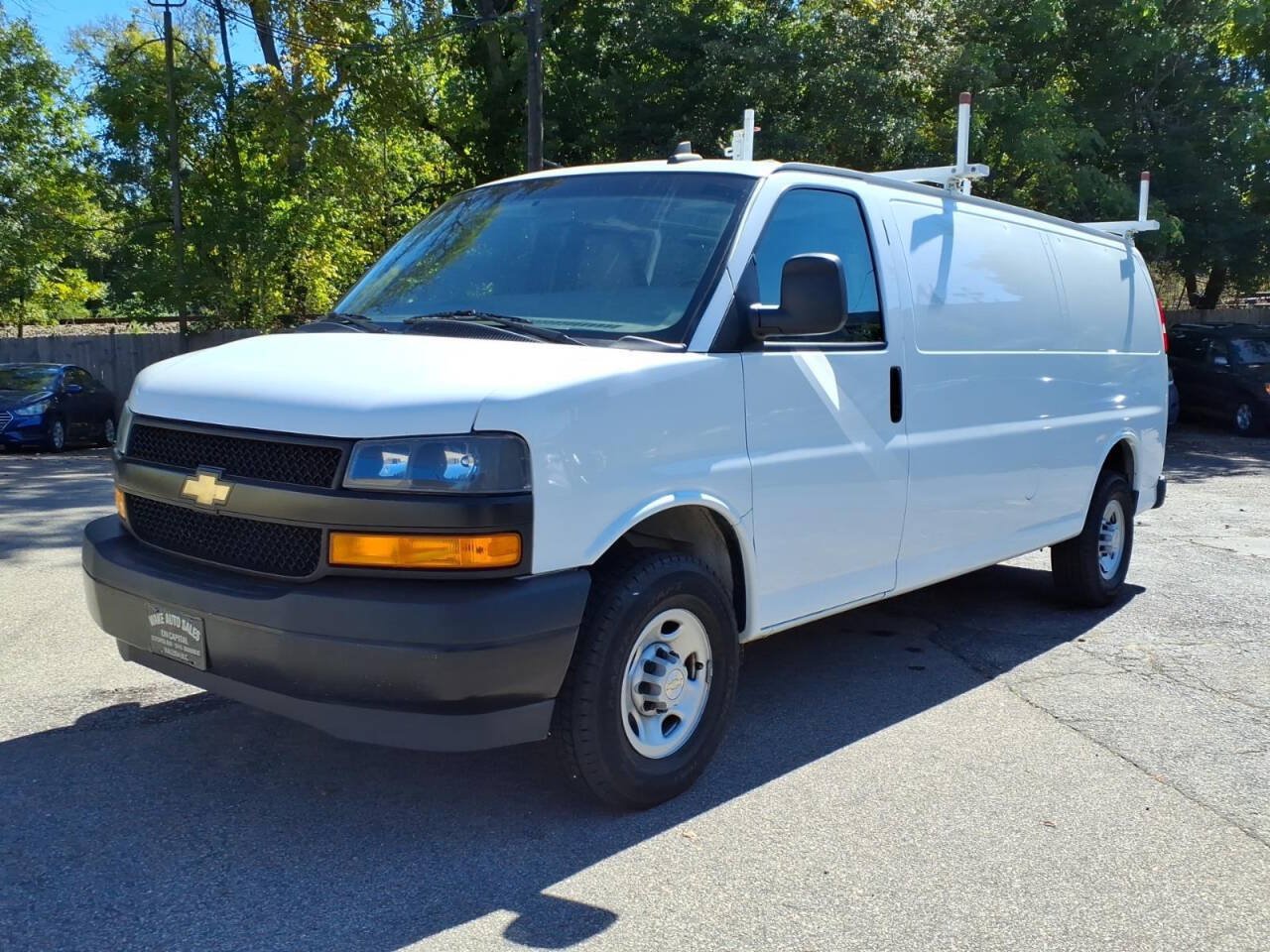 Used 2022 Chevrolet Express 2500 Extended w/ Driver Convenience Package RWD image 8