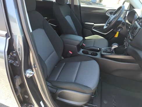 Used 2025 Kia Soul LX w/ LX Technology Package FWD image 35