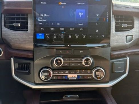 Used 2024 Ford Expedition Limited AWD/4WD image 16