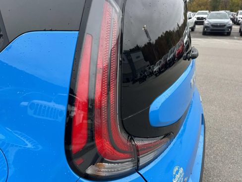 Used 2023 Kia Soul EX image 10