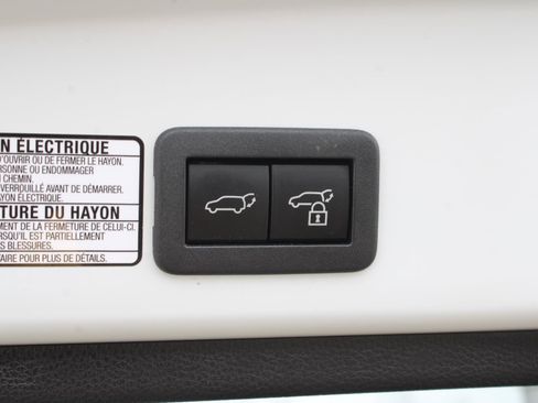 Used 2023 Toyota Corolla Cross XLE w/ Convenience Package image 10