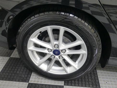 Used 2015 Ford Focus SE w/ SE Cold Weather Package image 15