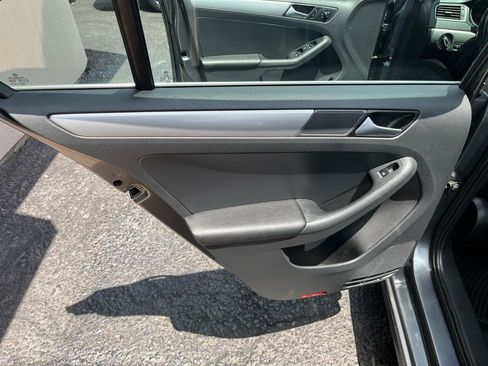 Used 2017 Volkswagen Jetta SE FWD image 26