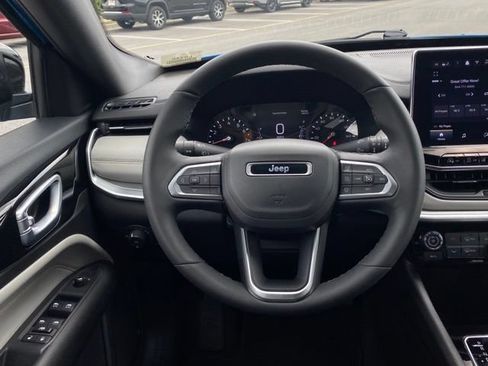 Used 2025 Jeep Compass Limited AWD/4WD image 29