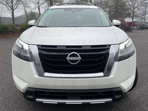 Used 2024 Nissan Pathfinder Platinum w/ Cargo Package image 8
