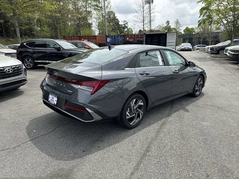 New 2026 Hyundai Elantra Limited FWD image 8
