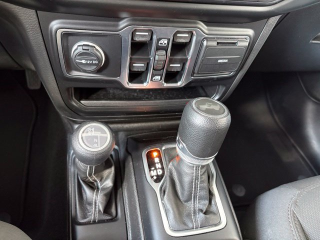 Used 2023 Jeep Wrangler Unlimited Sahara AWD/4WD image 19