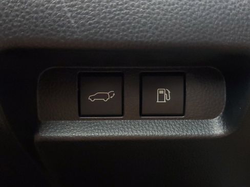 Used 2025 Toyota Crown Signia w/ Advanced Technology Package image 33