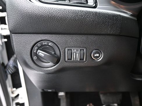 Used 2020 Dodge Challenger SXT image 12