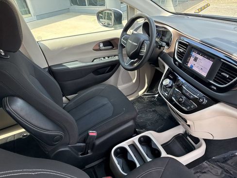 Used 2023 Chrysler Voyager LX FWD image 48