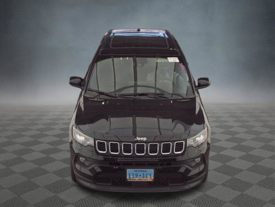 Used 2025 Jeep Compass Latitude w/ Sun & Sound Group AWD/4WD image 7