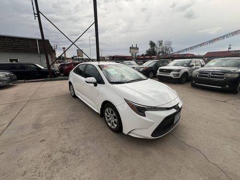 Used 2022 Toyota Corolla LE FWD image 1