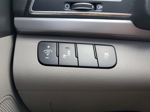 Used 2017 Hyundai Elantra Limited w/ Limited Tech Package 04 image 27