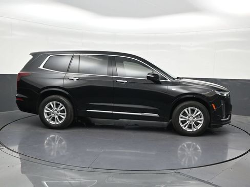Used 2025 Cadillac XT6 Luxury FWD image 7