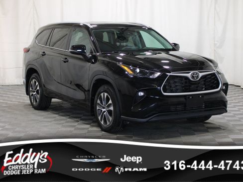 Used 2024 Toyota Highlander XLE AWD/4WD image 1
