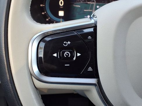 Certified 2023 Volvo XC60 B5 Plus w/ Climate Package image 27