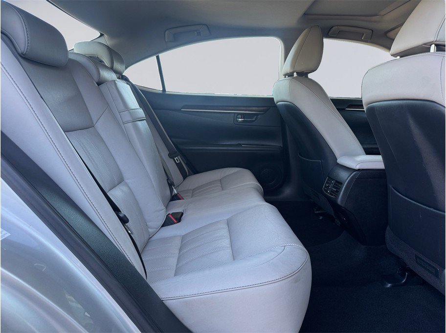 Used 2016 Lexus ES 300h w/ Luxury Package w/Wood Trim FWD image 25