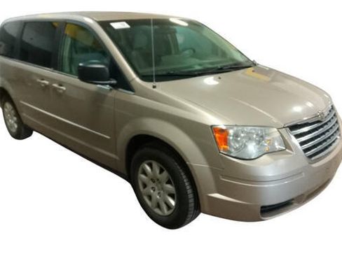 Used 2009 Chrysler Town & Country LX FWD image 8