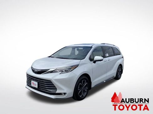 New 2026 Toyota Sienna Platinum AWD/4WD image 3