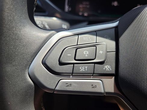 Used 2022 Volkswagen Taos SEL w/ Panoramic Sunroof Package FWD image 13